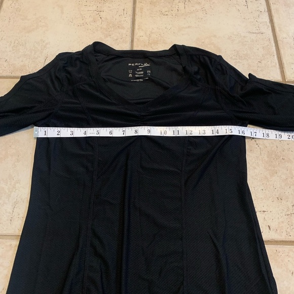 Perflex Black Ruched Activewear Tunic, Size Medium - Picture 3 of 6